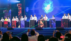 Các đại biểu nhấn nút kích cầu du lịch nội địa tại Ngày hội Du lịch TP.HCM (Ảnh: HB) 