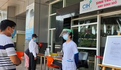 BV Quốc tế City dán thông báo ngừng nhận bệnh (Ảnh: Duyên Phan)