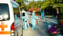 Đón người nhập cảnh đưa tới khu cách ly 5 sao trên địa bàn TP.HCM (Ảnh: Phạm Nguyễn) 