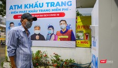 Cây "ATM khẩu trang" đầu tiên phát miễn phí cho người nghèo đặt tại quận Tân Phú, TP.HCM (Ảnh: NVCC) 