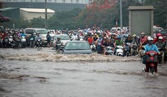 Bạn đã cài ứng dụng thông minh cảnh báo các tuyến đường ngập lụt thường xuyên xảy ra tại Hà Nội khi mưa lớn kéo dài? (Ảnh: DT) 