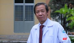 TS.BS Nguyễn Văn Vĩnh Châu, Giám đốc BV Bệnh Nhiệt đới TP.HCM cảnh báo người dân không tự ý mua thuốc "chữa COVID-19" như lời đồn đại vì có thể gây ngộ độc, tử vong (Ảnh: HB) 