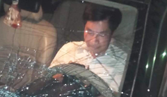 Ông Nguyễn Văn Điều - Trưởng Ban nội chính Tỉnh ủy Thái Bình, cố thủ trong xe sau khi gây tai nạn liên hoàn (Ảnh: TT)