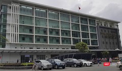 Các bác sĩ tại BV Nhi Đồng 2 đã tích cực cứu chữa nhưng cháu bé không qua khỏi, đã thiệt mạng sau khi bị mẹ ruột trầm cảm bạo hành (Ảnh: Hải Linh)