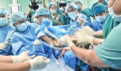 Ca phẫu thuật tách cặp song sinh Trúc Nhi - Diệu Nhi (Ảnh: Duyên Phan)