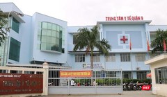 Lực lượng chức năng đã đưa nam thanh niên nhập cảnh trái phép vào cách ly tại Trung tâm y tế quận 9 (Ảnh: SYT) 