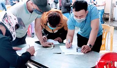 Khai báo y tế tại chốt kiểm dịch Hải Phòng (Ảnh: Hoà Bình) 