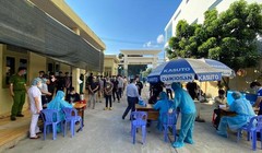 Tiếp nhận khai báo y tế tại một cơ sở (Ảnh: CDC TP.HCM) 