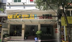 Khách sạn nằm ở số 90 đường số 7, KDC Trung Sơn, xã Bình Hưng, huyện Bình Chánh, TPHCM vẫn đang được phong tỏa. Ảnh: Anh Tú 