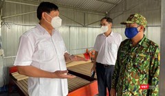 Kiểm tra điểm chốt kiểm soát ngăn chặn xuất, nhập cảnh trái phép và phòng, chống dịch COVID-19 tại khu vực sát biên giới ở huyện Hồng Ngự (Ảnh: Minh Thư)