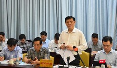 Bộ trưởng Bộ Y tế Nguyễn Thanh Long nhấn mạnh: Bộ Y tế sẽ hỗ trợ ngay tỉnh Vĩnh Long về công tác xét nghiệm, đồng thời lưu ý tỉnh không được chủ quan, lơ là trong công tác phòng chống dịch COVID-19 (Ảnh: BYT) 