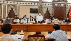 TP.HCM họp khẩn về COVID-19 sáng 30-4 sau khi ghi nhận ca nhiễm mới trong cộng đồng – Ảnh: Thu Hiến 