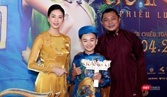 Nhà sản xuất Ngô Thanh Vân và đạo diễn Phan Gia Nhật Linh cùng diễn viên nhí xuất hiện trước công chúng - Ảnh: Studio68