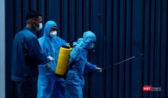 Xử lý khử khuẩn khu vực phát hiện bệnh nhân mắc COVID-19 (Ảnh: CDC TP.HCM) 