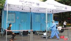 Phòng khám áp lực âm dã chiến được triển khai tại bệnh viện ĐH Y Dược TP.HCM từ những đợt lây nhiễm đầu tiên - Ảnh: Hòa Bình