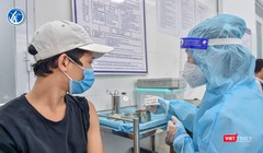 Tiêm vaccine COVID-19 cho người dân quận Tân Bình. Ảnh: HCDC