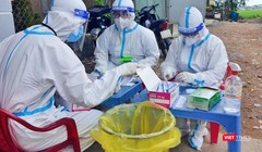 Lấy mẫu xét nghiệm cho người dân TP.HCM. Ảnh: HCDC 