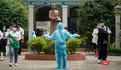 Học sinh lớp 9,12 ở vùng an toàn (TP.HCM) có thể trở lại trường trong tháng 12 tới. Ảnh: Phạm Nguyễn