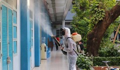 Phun khử khuẩn trường học ở TP.HCM để chuẩn bị đón trẻ đến trường sau dịch 