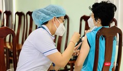 TP.HCM khuyến khích mọi người dân tiêm đủ liều vaccine COVID-19. Ảnh: HCDC 
