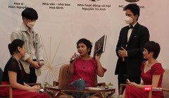 Hoạ sĩ Hiền Nguyễn dặn dò hai bạn trẻ quan tâm theo đuổi đam mê mỹ thuật