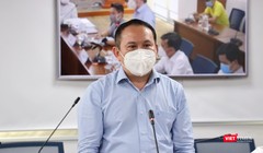 Phó Giám đốc Sở Nội vụ Lâm Hùng Tấn trả lời câu hỏi của báo chí. Ảnh: Linh Nhi