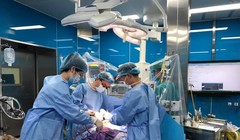 Bác sĩ của Bệnh viện phẫu thuật cứu bé N.