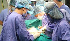 Một ca phẫu thuật tại Bệnh viện đa khoa tỉnh Phú Thọ