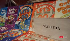 Một cuốn sách Tiếng Anh giả giống hệt với sách thật đang được sử dụng trong một số nhà trường của bậc giáo dục phổ thông.