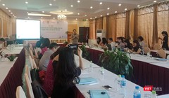 Các chuyên gia chia sẻ về việc bảo vệ quyền trẻ em trong buổi hội thảo tổ chức tại Vĩnh Phúc sáng 24/7.