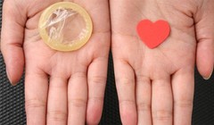 Không phải người lớn, chính trẻ em là đối tượng cấp thiết nhất cần được trang bị kiến thức về tình dục, giới tính.