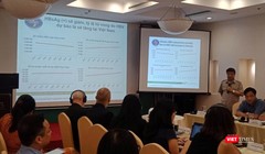 Các chuyên gia về điều trị viêm gan C chia sẻ thông tin tại buổi hội thảo sáng 24/9.