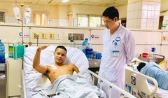 Nam bệnh hồi phục thần kỳ sau 2 tuần nguy kịch nhờ sự chăm sóc của các bác sĩ Bệnh viện đa khoa tỉnh Hòa Bình