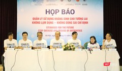 Các chuyên gia y tế chia sẻ về kháng thuốc kháng sinh tại buổi họp báo trước thềm lễ mít tinh.