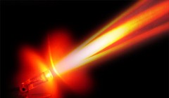 Tia hồng ngoại có thể xâm nhập vào sâu trong các khối u nhưng không thể tạo ra gốc tự do để diệt tế bào ung thư.