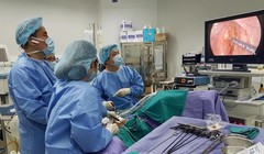 Một ca phẫu thuật nội soi tại Bệnh viện Đại học Y Hà Nội