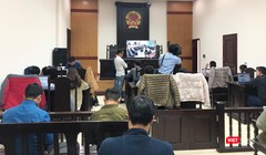 Phóng viên có mặt tại phòng dự khán để lắng nghe phiên xét xử sơ thẩm vụ Mobifone mua 95% cổ phần Công ty AVG.