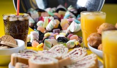 Thức ăn chứa nhiều đường không tốt cho sức khỏe. Ảnh: WHO