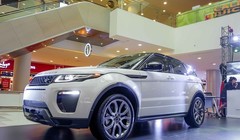 Video: 1 phút “đột nhập” nhà máy sản xuất Land Rover