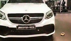 Trào lưu khoe xe 'xịn' hài hước bị nhầm tưởng là sống ảo