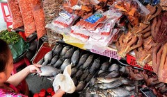 Các loại cá khô Campuchia là thực phẩm được nhiều người Việt tìm mua và giá loại này cũng luôn cao hơn hàng trong nước. 