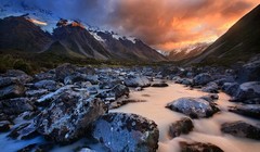 Cảnh mặt trời lặn trên bờ biển tây.