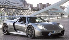 1. Porsche 918 Spyder (929.000 USD).