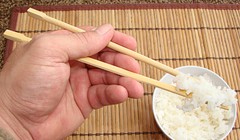 95% bạn chưa biết cách dùng đũa sử dụng 1 lần