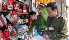 Video: Thu giữ số lượng lớn linh kiện ôtô cũ tại Hà Nội