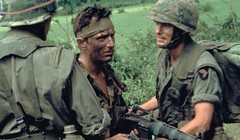 Bộ phim truyền hình "The Deer Hunter" được xem là một trong những bộ phim Mỹ vĩ đại nhất mọi thời đại đồng thời gây nhiều tranh cãi suốt một thời gian dài. Người ta cho rằng "The Deer Hunter" là phân biệt chủng tộc, chứa nhiều cảnh bạo lực.