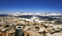 Nhà vệ sinh lộ thiên trên núi Whitney Throne, California, Mỹ.