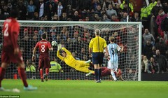 Video: 10 cú sút thành bàn nhanh như chớp