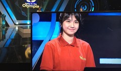 Bức hình của cô bạn thí sinh đang gây náo loạn trường quay Đường lên đỉnh Olympia.