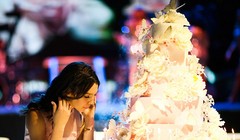 Cận cảnh chiếc bánh sinh nhật tuyệt đẹp được dành cho thiếu nữ nhà giàu.